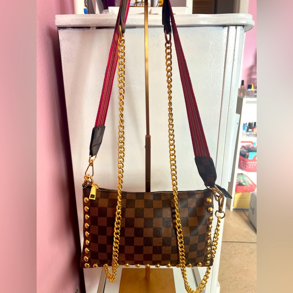 Checkers bag with changeable straps